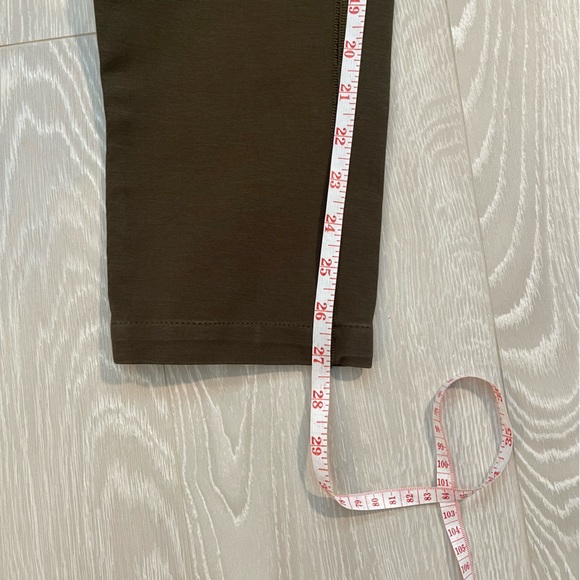 Lululemon Golf / Dress - like pants, ladies size 6, army green - Picture 6 of 11